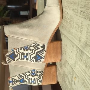 Toms ESME size 8M Booties
